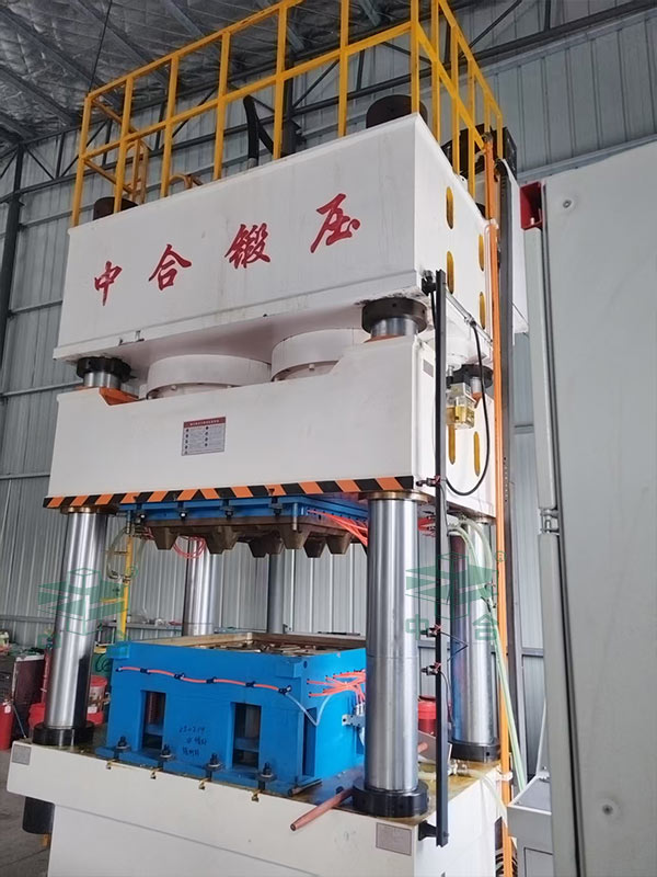 1600噸塑料托盤成型液壓機.jpg